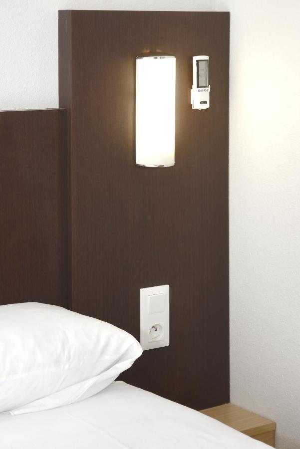 Brit Hotel Essentiel Reims Taissy Exterior photo
