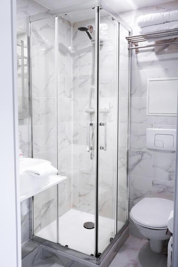 Brit Hotel Essentiel Reims Taissy Exterior photo